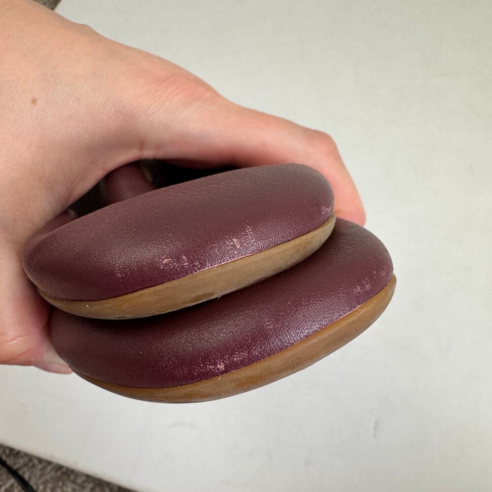 Everlane Day Glove Flat in Burgundy - Picture 3 of 9